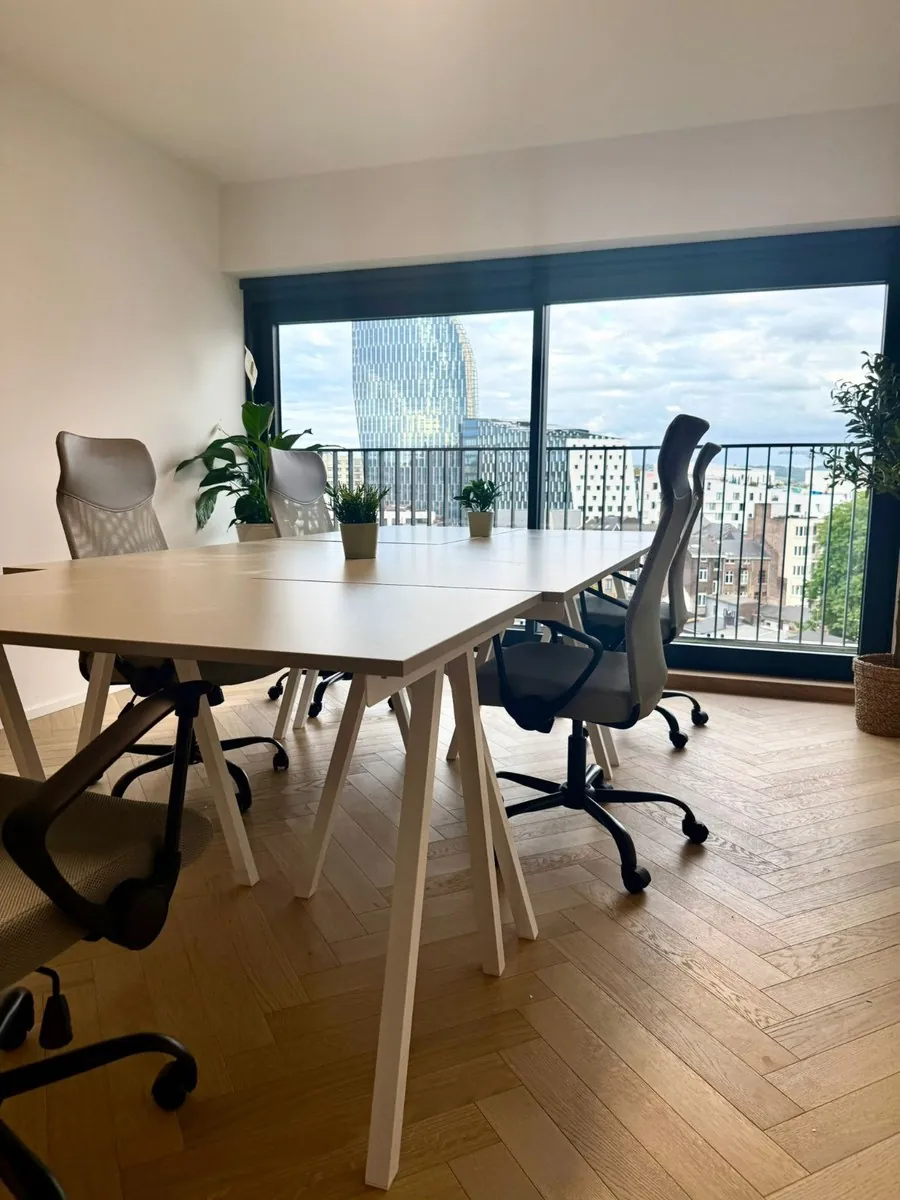Bureau privatif aménagé avec vue sur Liège, étage 7